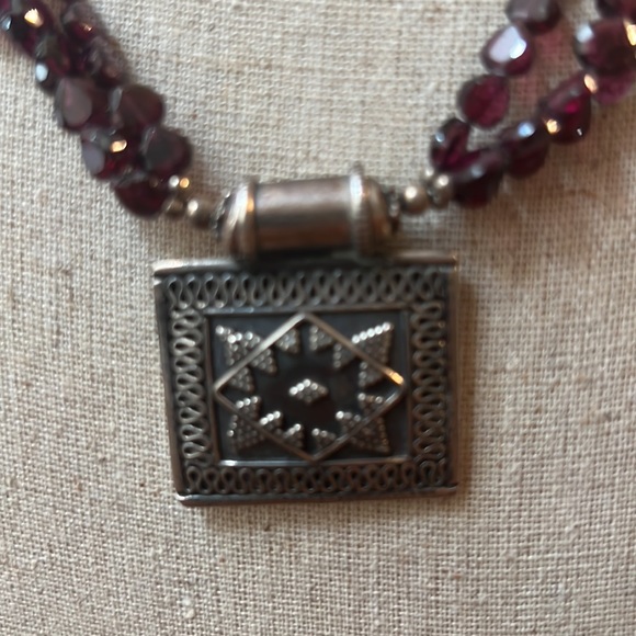 NWT GARNET PENDANT NECKLACE - Picture 4 of 5